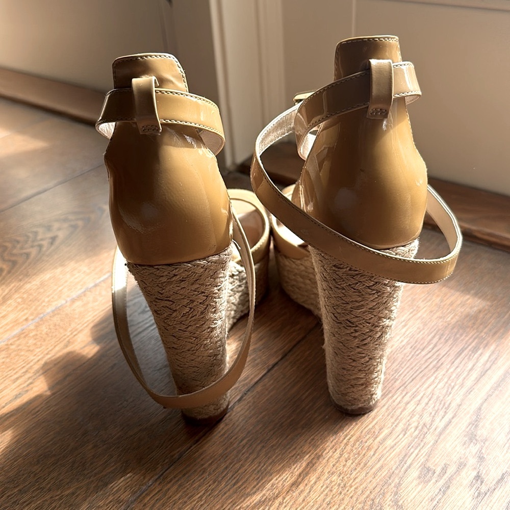 Chic Leather Wedge Sandals - Picture 3 of 7